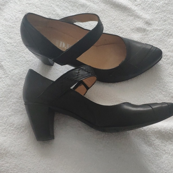 Fidji Leather Pumps - Picture 4 of 8